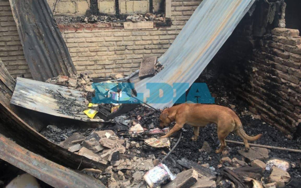 Una familia quedó en la calle tras el incendio de su vivienda provocado por un espiral