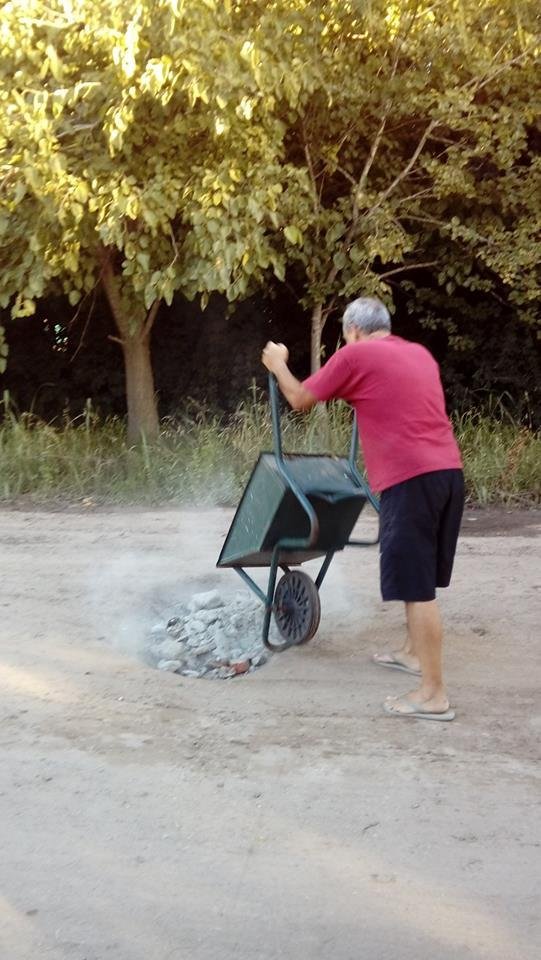 Quejas y reclamos por los pozos en distintos barrios