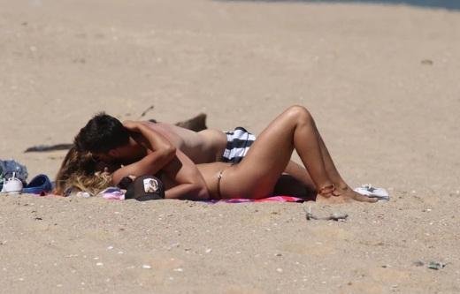 Cuando calienta el sol Las parejas que dan rienda suelta al amor en la playa