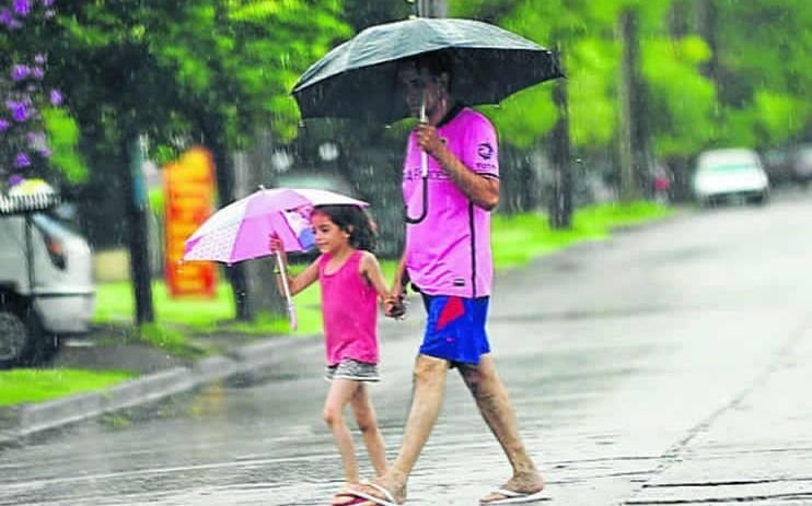Arranca con calor, termina con lluvias