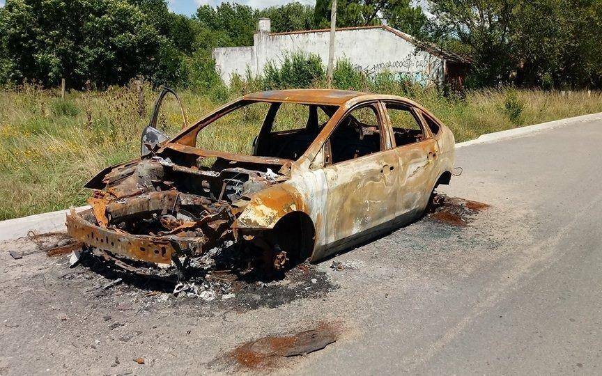 Vehículos quemados y abandonados en La Hermosura