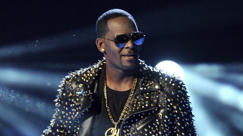 La mujer que denunció a R. Kelly dijo que recibió amenazas