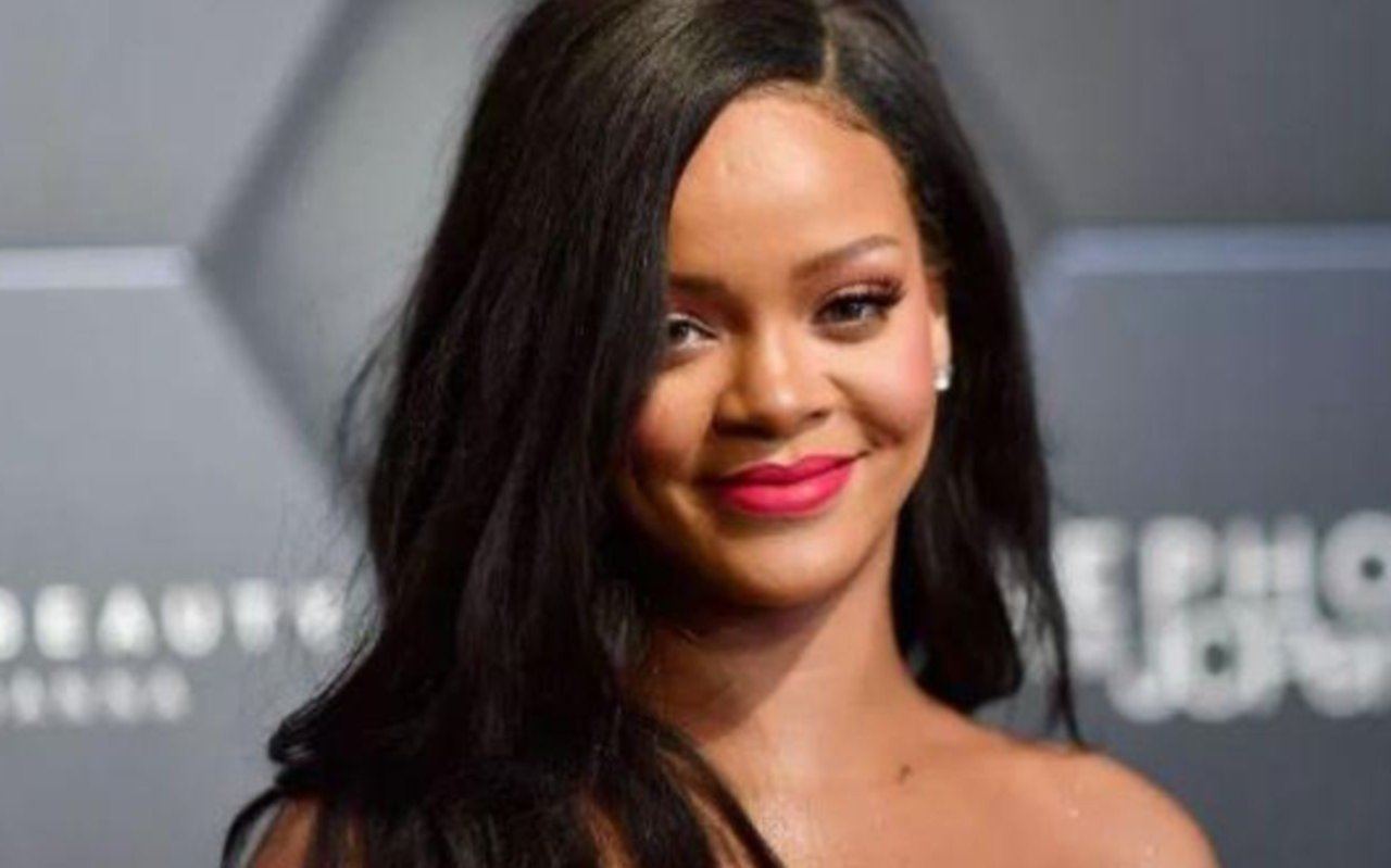 Rihanna demandó a su padre por usar su apellido para un negocio