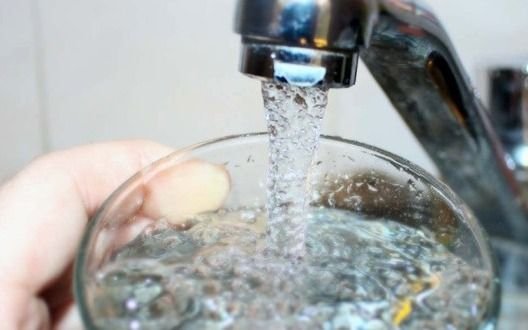 Aysa anunció baja presión o falta de agua en Quilmes 