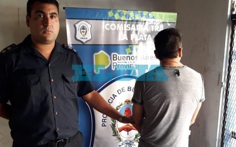 Detienen a un hombre acusado de asaltar con un cuchillo una heladería en 11 y 50