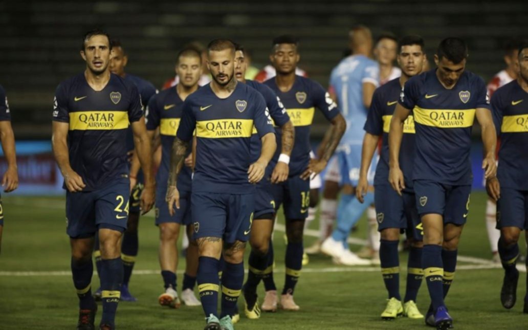 Después del muy flojo debut de Boca, Tevez pidió la palabra