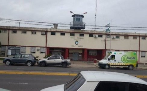 Internos de la cárcel de San Nicolás tomaron rehenes para impedir que los trasladaran