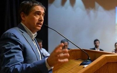 El defensor bonaerense dice que el desdoblamiento electoral "es para sacar ventaja"