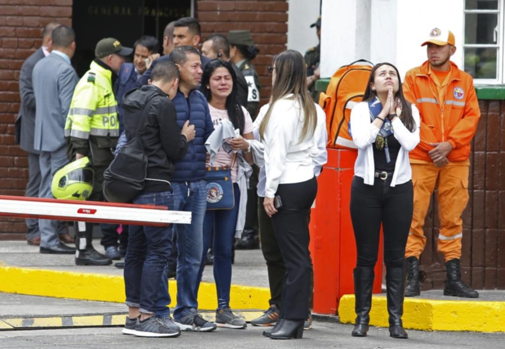 Un atentado en una escuela de policía enluta a Colombia