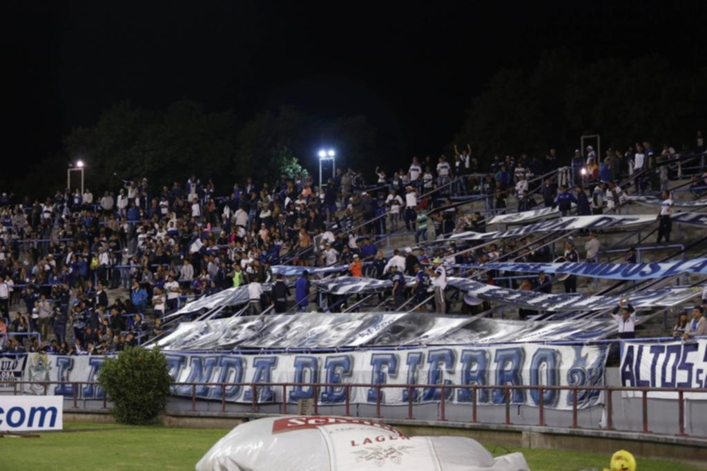 La Feliz se tiñó de azul y blanco para acompañar a Gimnasia