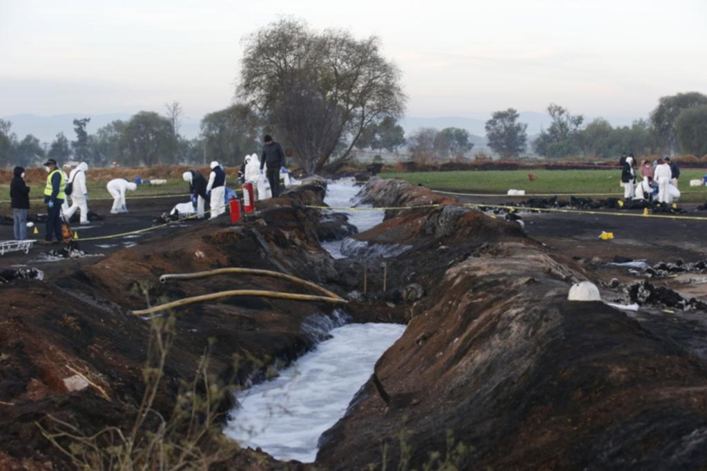 Mueren 75 personas por una explosión durante el robo a un oleoducto en México