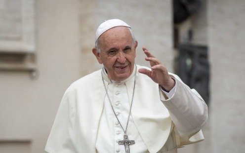 El Papa invitó a los jóvenes a descargar su app "para rezar"