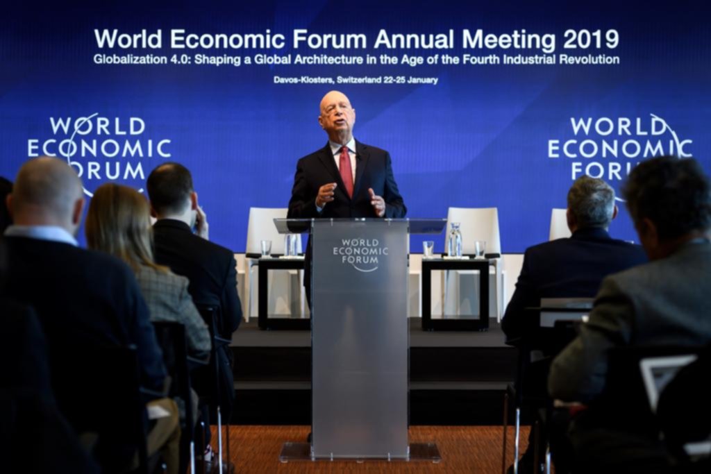Dujovne lidera la delegación que buscará nuevo financiamiento en el Foro de Davos