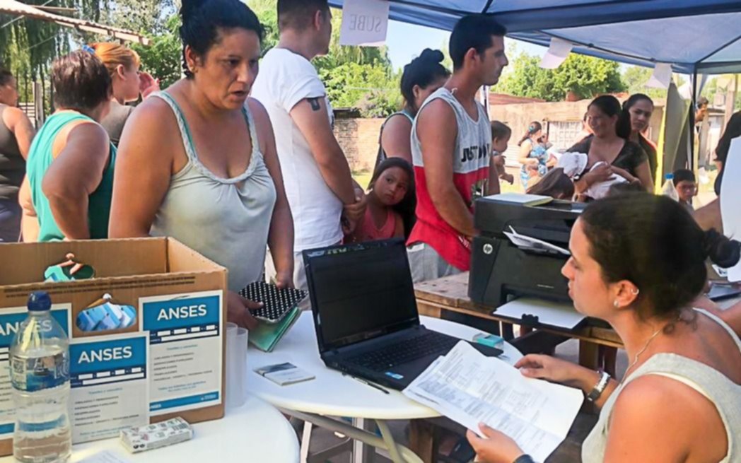 Cientos de vecinos realizaron trámites en "Junto a Vos"