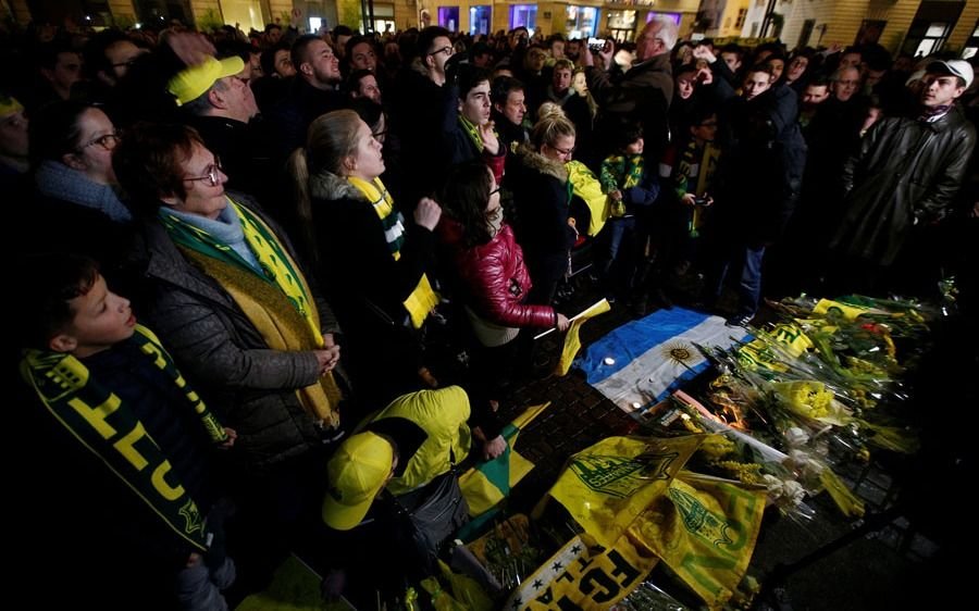 Miles de hinchas del Nantes se juntaron para pedir por Emiliano Sala