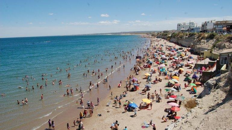 Las Grutas vive una temporada a pleno tras ser considerada la mejor playa del país