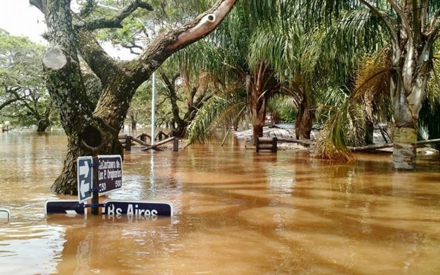 El Río Uruguay crece y las lluvias afectan a 800 familias en Entre Ríos