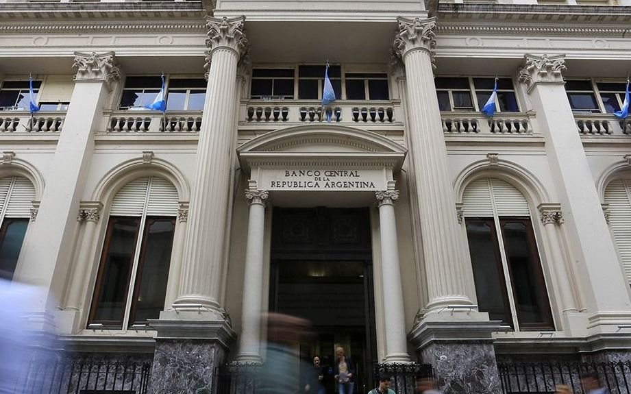 El Banco Central volvió a comprar 50 millones, pero el dólar se mantuvo en 38,40