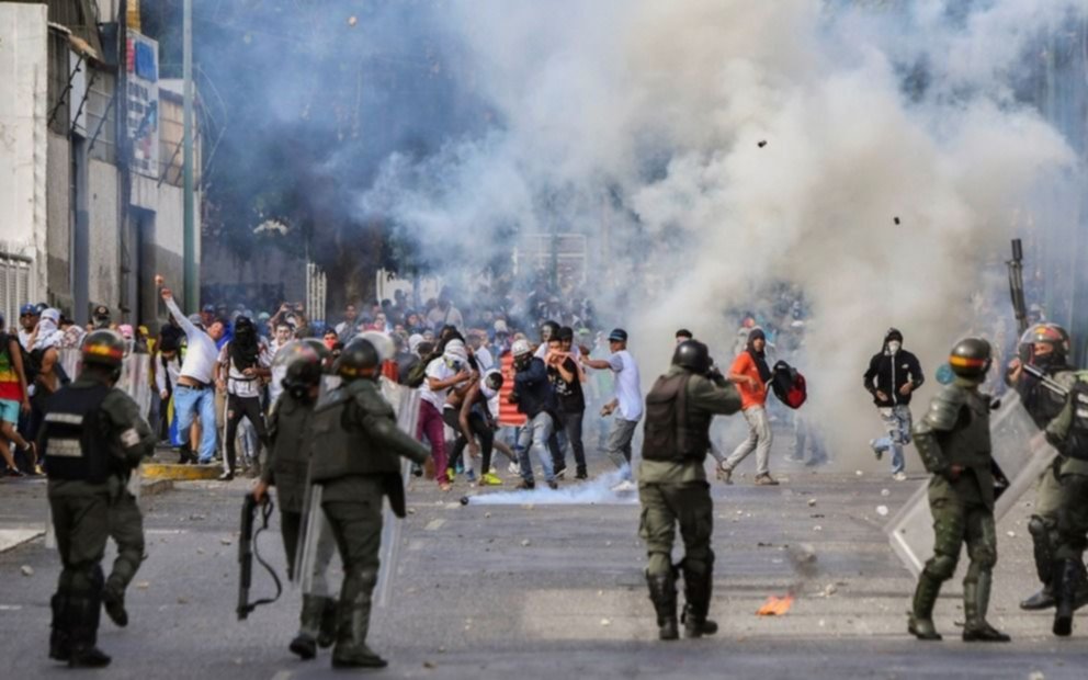 Por tercera jornada consecutiva, siguen las protestas contra Maduro 