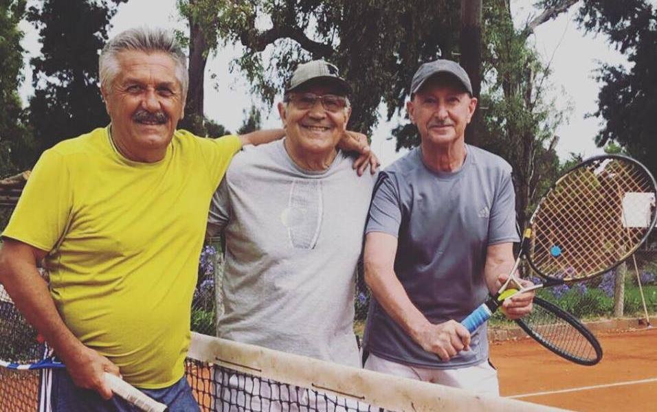 Juegan tenis, se divierten y no les importa el calor