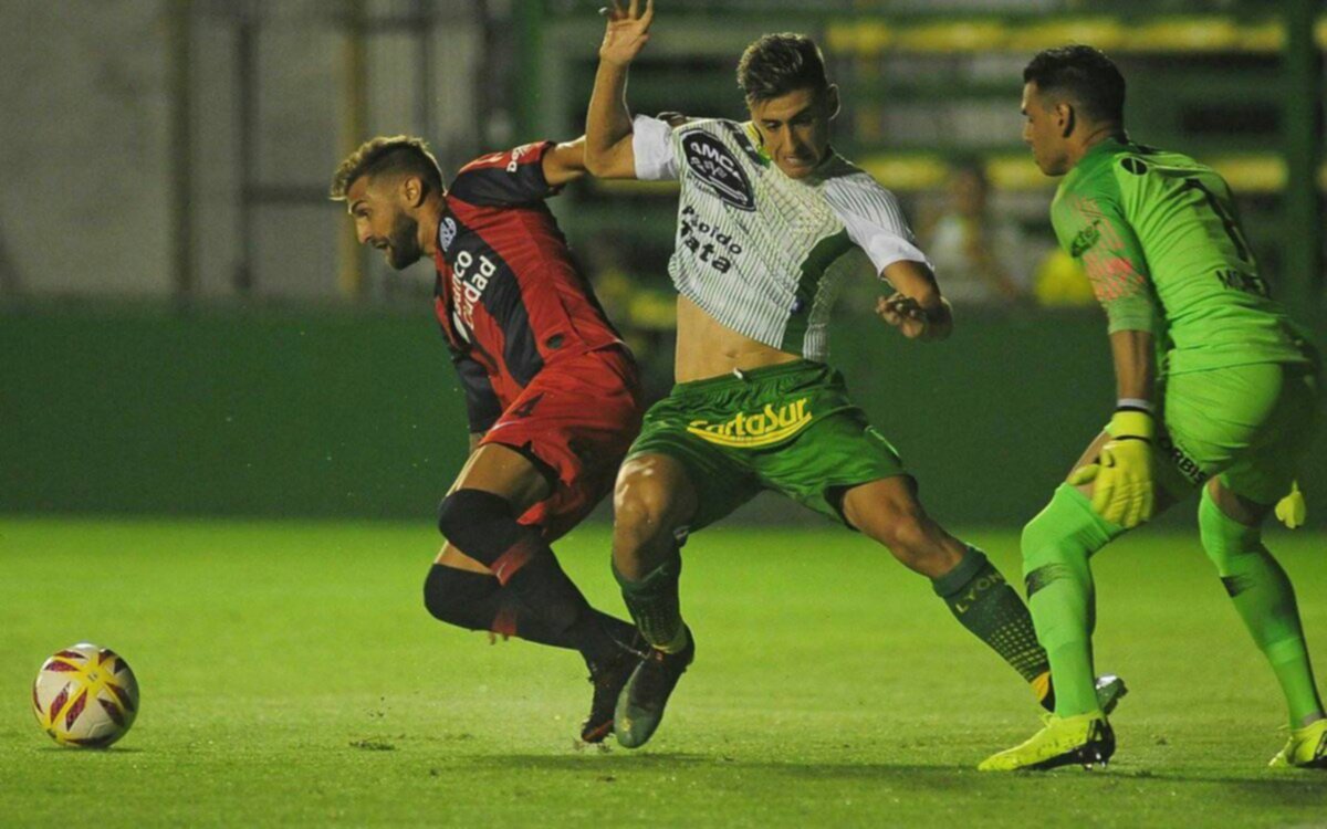VIDEO: El Halcón derrotó al Cuervo en Varela y se trepó a la cima de la Superliga