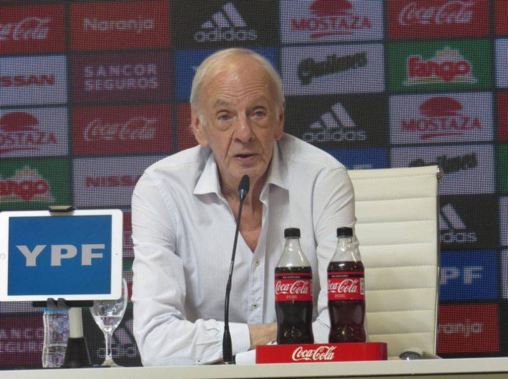 Menotti en su presentación oficial: “Si no es Messi, mañana jugarán otros”