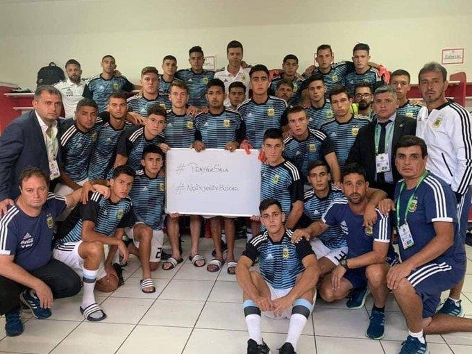Messi y Maradona suplicaron para que la Policía continúe buscando a Emiliano Sala