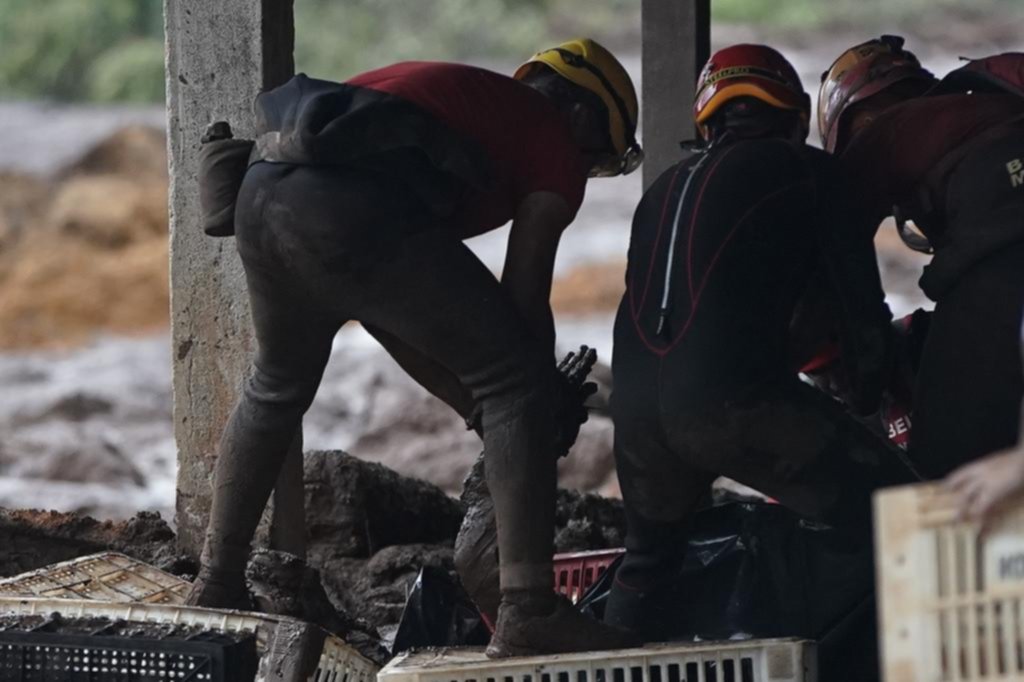 Sube a 40 la cantidad de muertos por el alud en Brasil y hay 300 desaparecidos