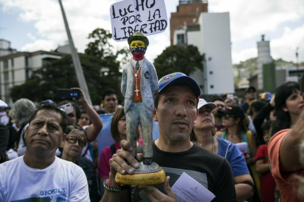 El chavismo pierde cada vez más respaldo en las barriadas populares