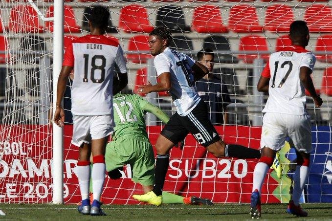 La Sub 20 le ganó sobre el final a Perú y se metió en el Hexagonal