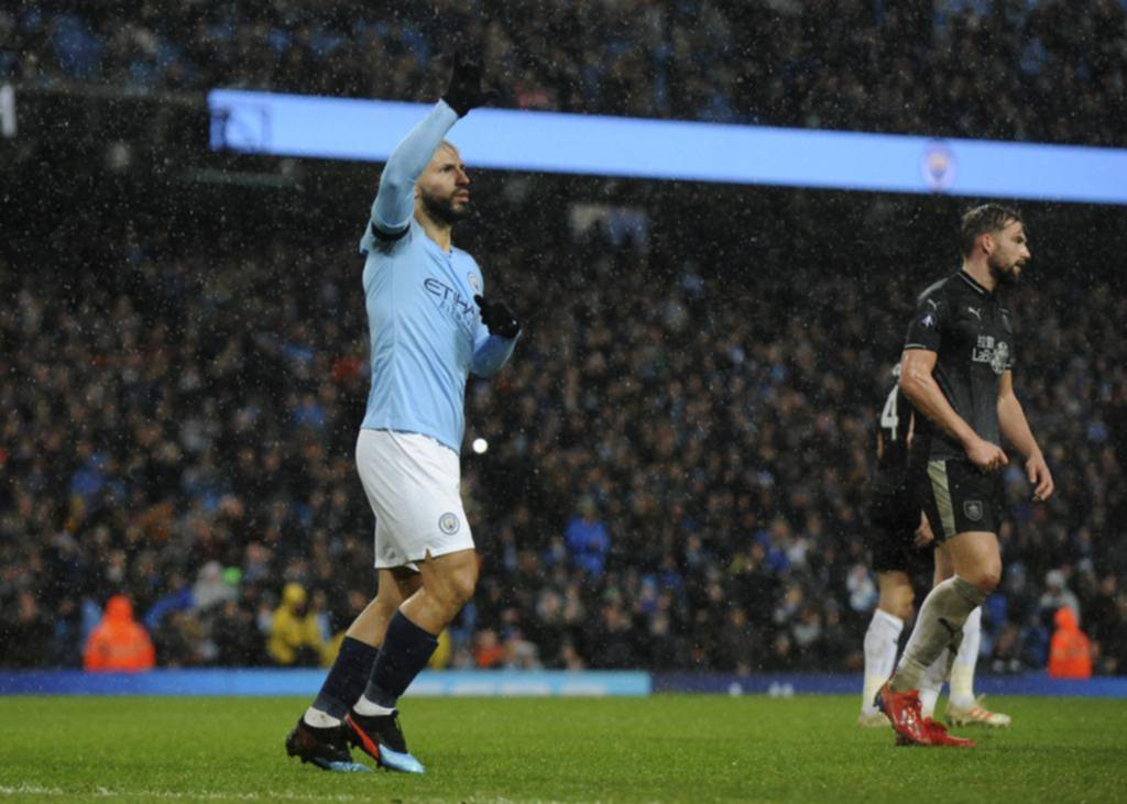 Agüero aportó su tanto en la goleada del City