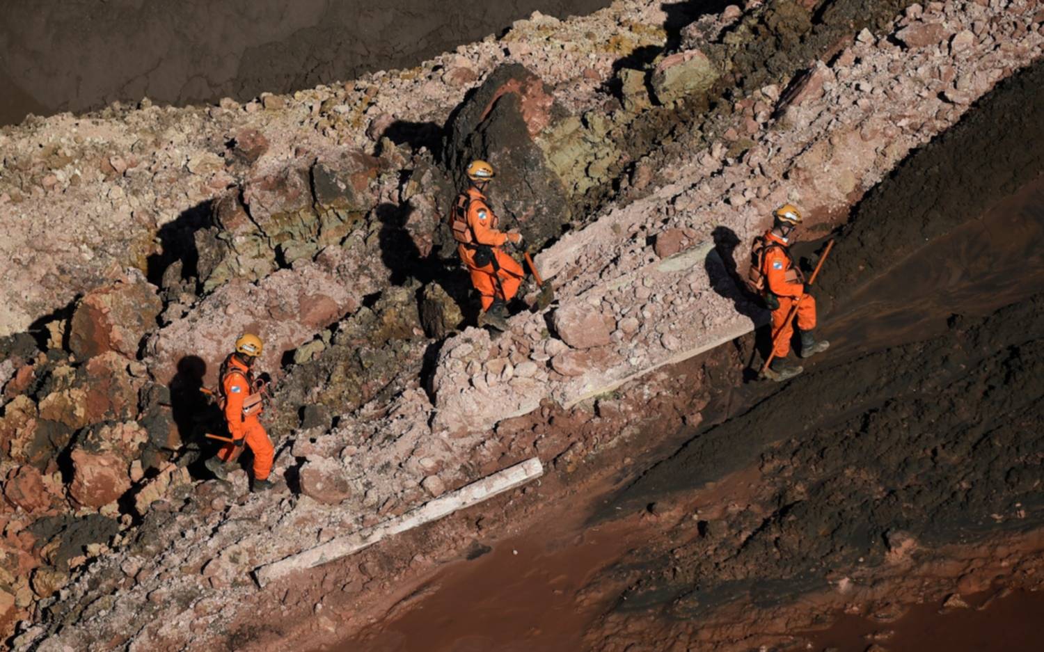 Brasil: ascienden a 58 los muertos por la avalancha en Brasil