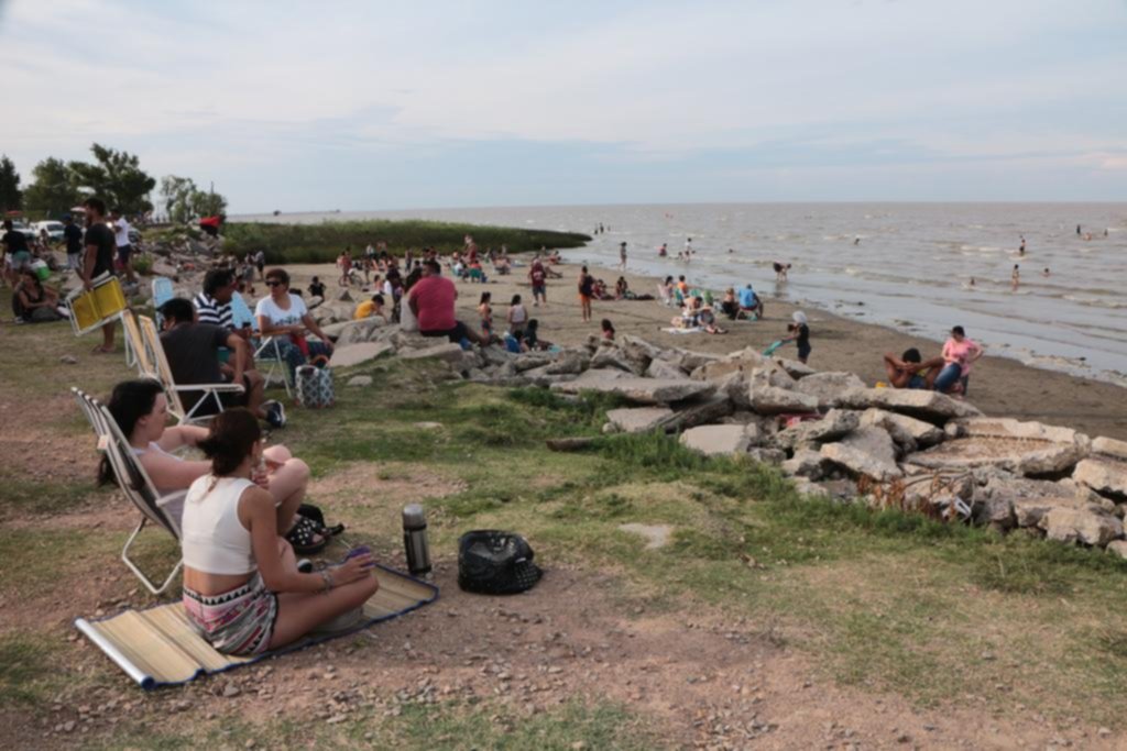 Bailes, videojuegos y playa para combatir el agobiante calor del último domingo de enero