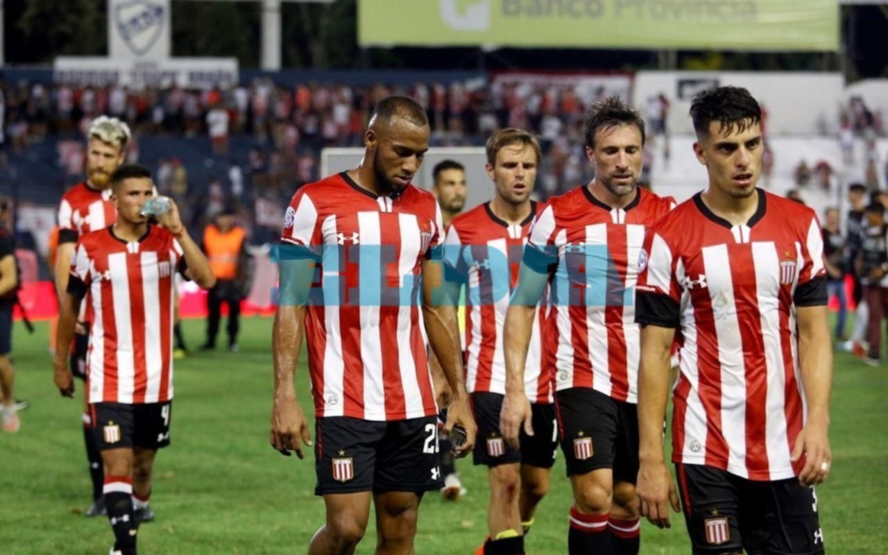 No pudo aguantarlo: el León vencía a Vélez pero terminó perdiendo en el Centenario