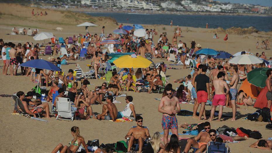 Con menos argentinos y un clima inestable, Punta del Este vive una temporada atípica