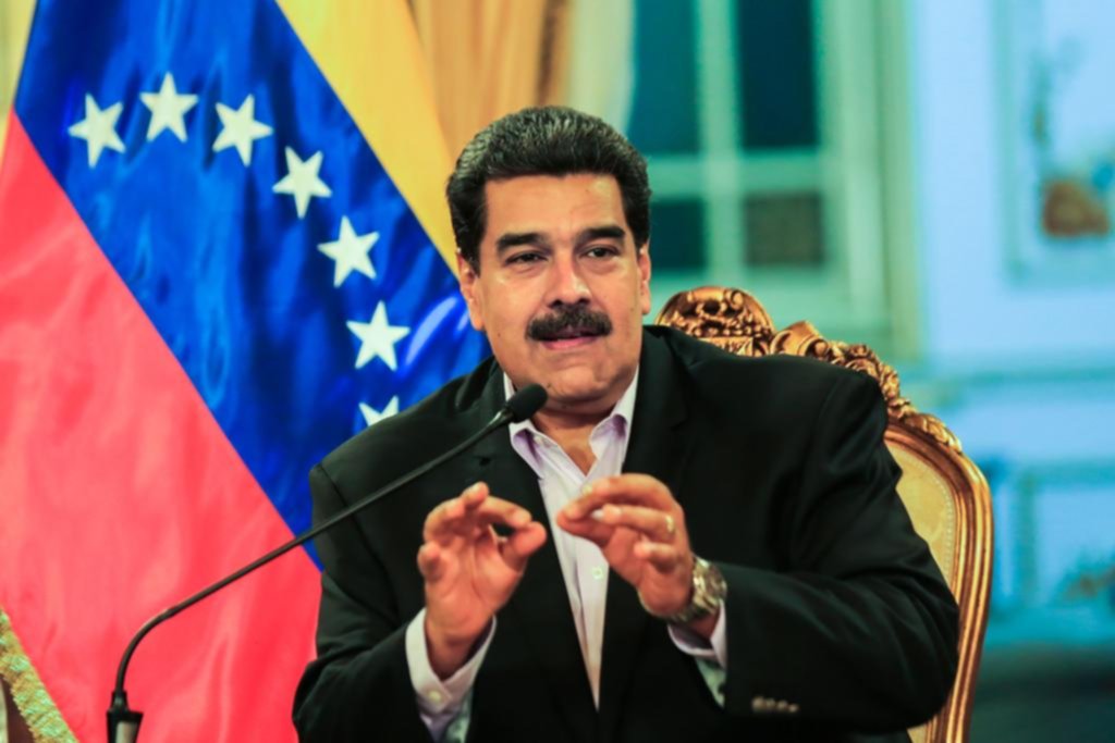 Maduro desafía la presión de Trump y Guaidó avanza en un gobierno paralelo