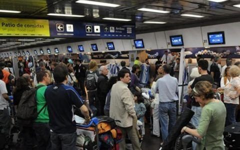 Los pilotos de la empresa Lan Argentina lanzaron un paro que arranca esta noche