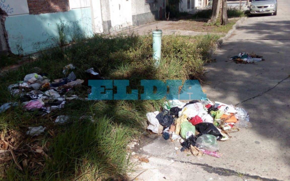 Denuncian basural en 119 entre 66 y 67