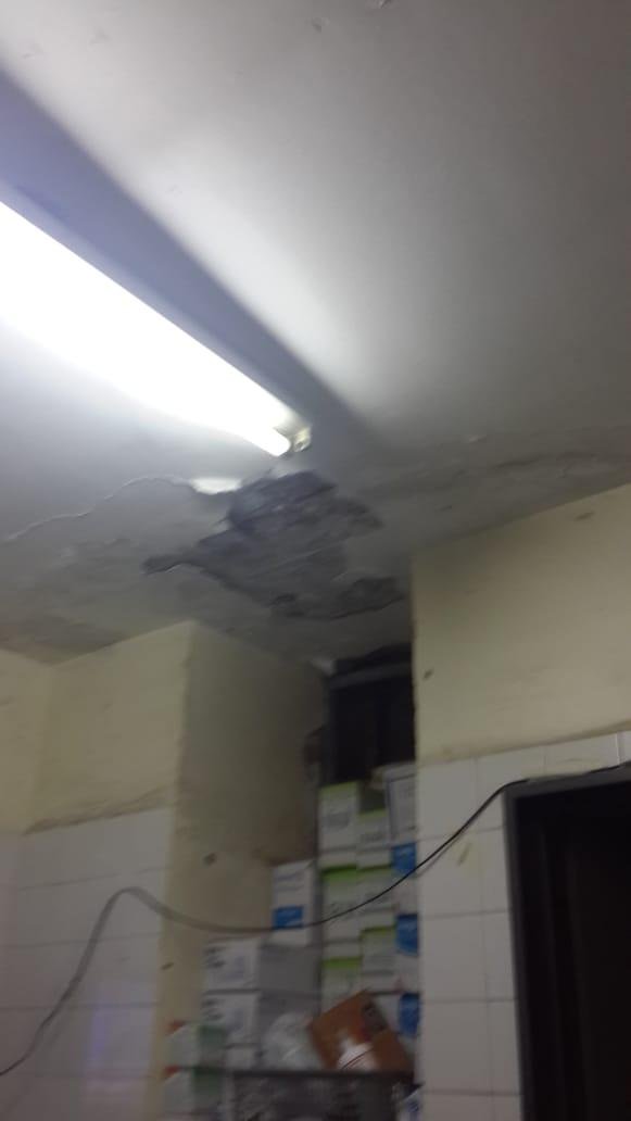 En el Hospital Rossi también se desprendió parte de un techo y se llevaron un terrible susto