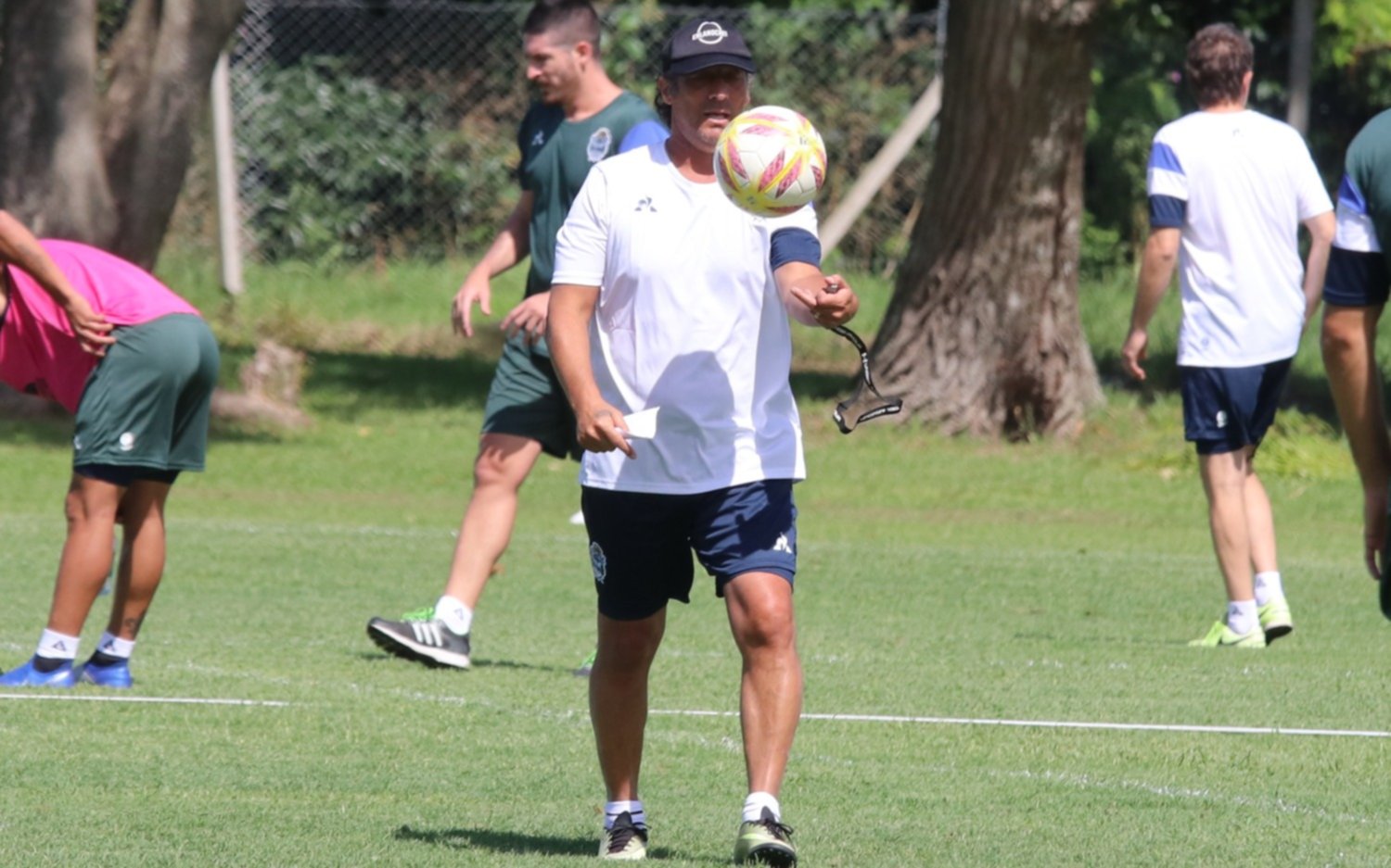 Troglio no confirmó el equipo pero advirtió que "urge ganar"