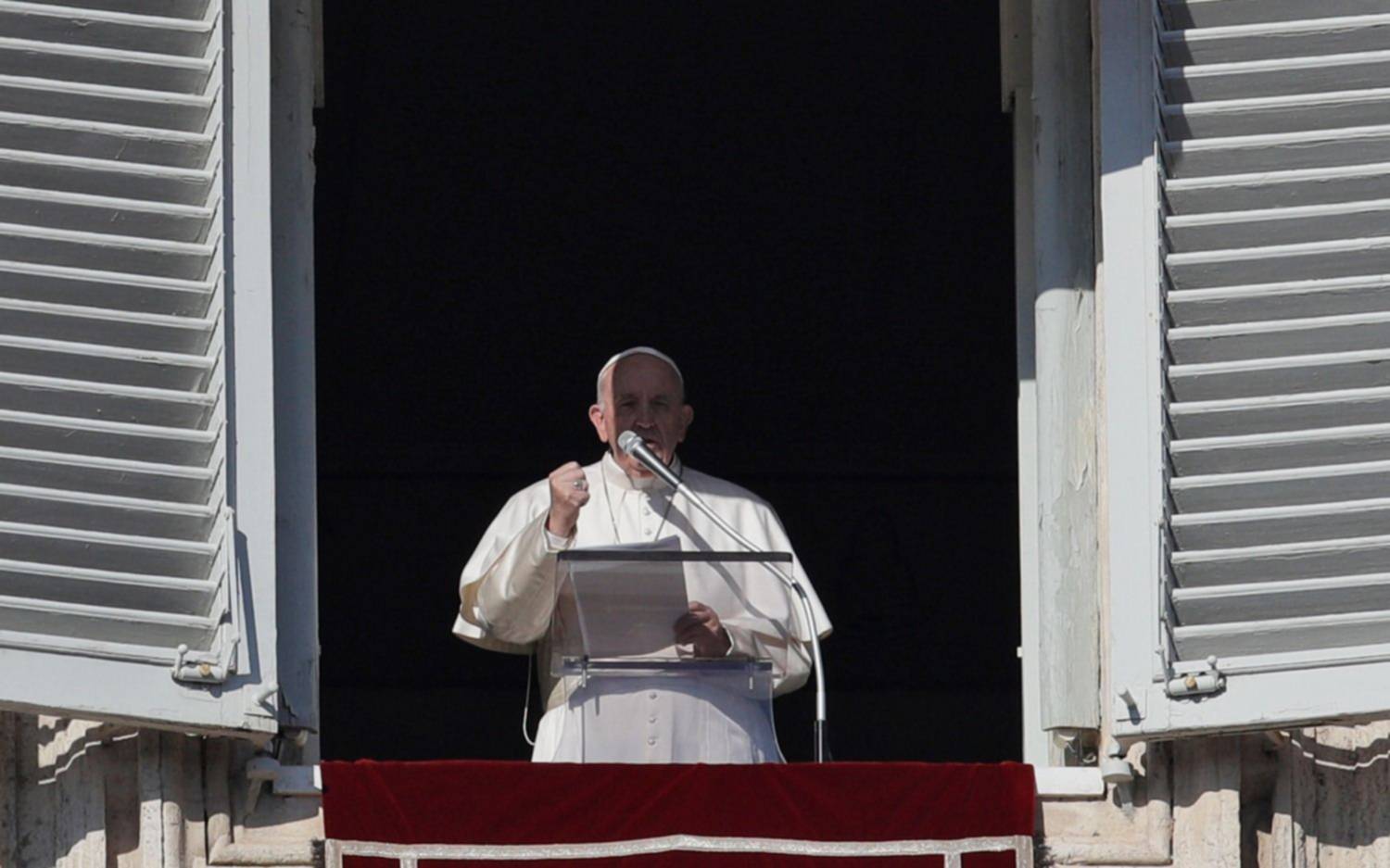 En su primera misa del año, Francisco condenó la violencia contra las mujeres