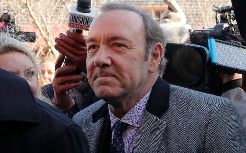 Kevin Spacey llegó a un acuerdo con la familia de un denunciante fallecido y cae una causa