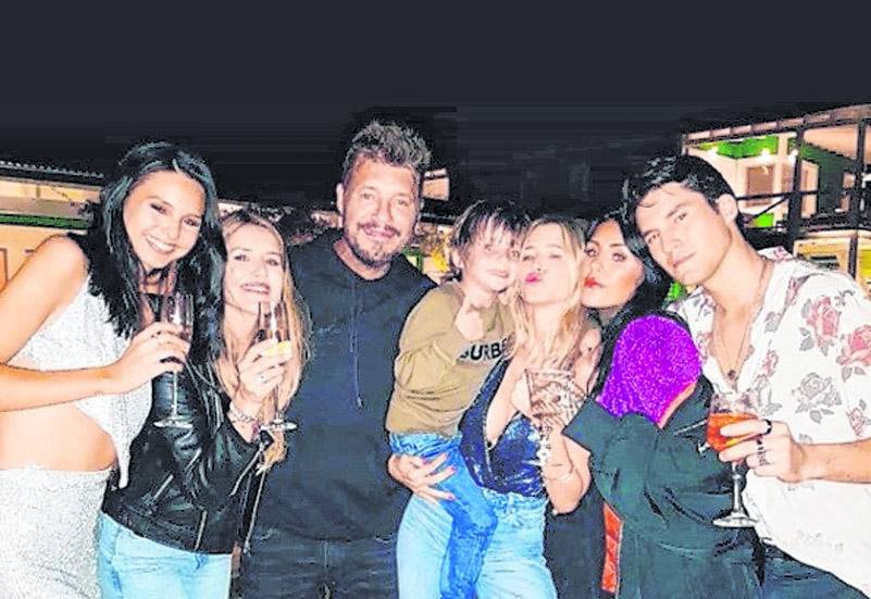 La familia Tinelli, instalada en Punta del Este, celebró el amor