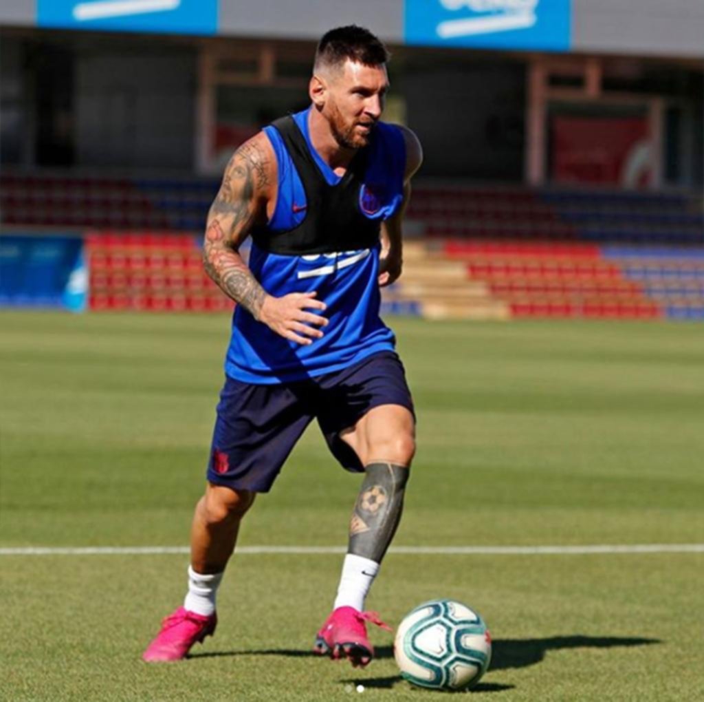 Messi vuelve a las prácticas y ya le apuntó al clásico