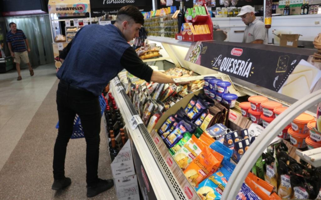 Vuelta del IVA: arrancó el ajuste de precios de la canasta básica pero es dispar y hay confusión