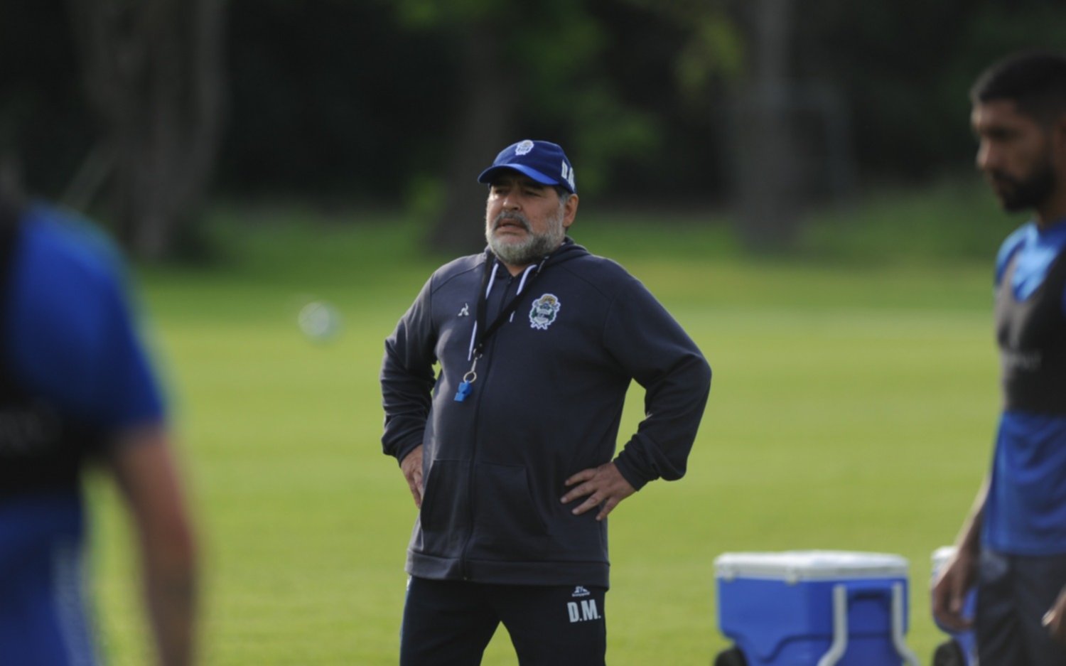 En medio de rumores que lo vinculan a la Selección de Venezuela, Maradona volvió a ausentarse y se sumará el lunes