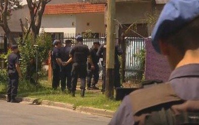 Tras asesinar a puñaladas a su ex mujer, quiso suicidarse clavándose un cuchillo en el pecho