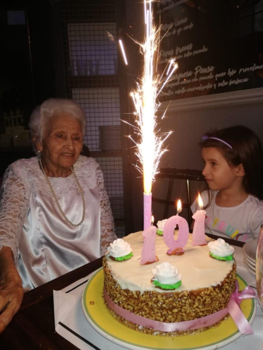 Radiante, Antolina sopló 101 velitas