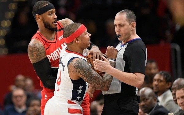 Noche de locos en la NBA: a los 88 segundos de juego pasó de todo