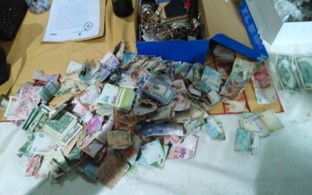 Cayó una banda acusada de varios robos en la Región: secuestran autos, joyas y dinero